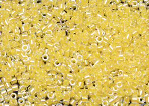 Бисер Япония MIYUKI Delica цилиндр 10/0 5 г DBM-0053 палевый с цветной линией радужный